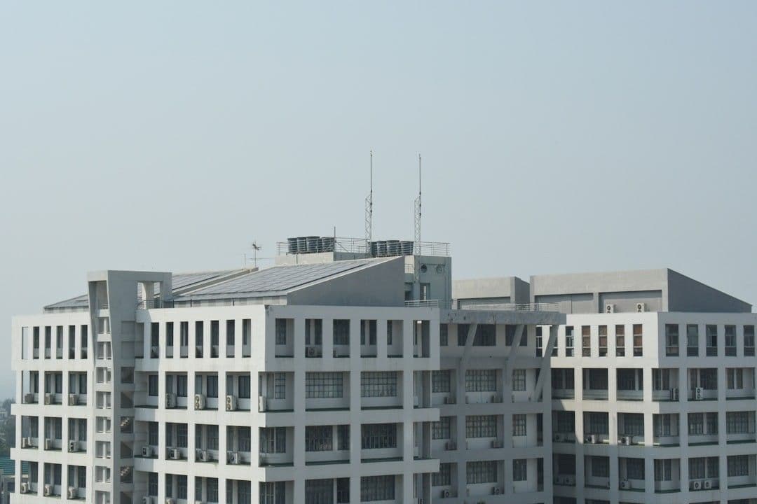 a large white building with a lot of windows