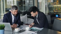 Maîtriser le Contrat de Travail : Votre Boussole dans l'Océan Juridique