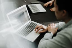 Le Labyrinthe des SI : Votre Boussole pour une Gestion Infaillible