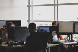 Votre carrière attend son décollage : L'ère des formations hybrides certifiantes est là !