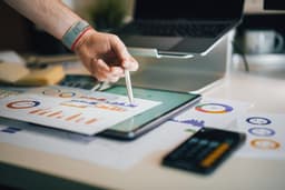 Quelles compétences digitales sont essentielles pour réussir votre formation en transformation digitale ?