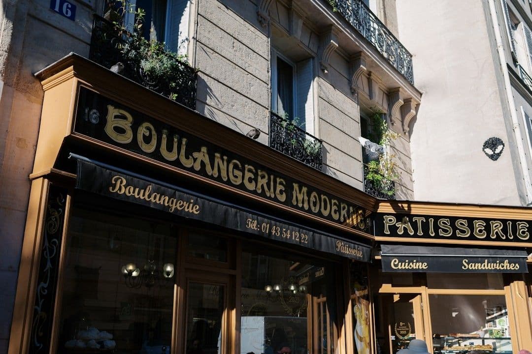 A building with a sign that says boulangere house